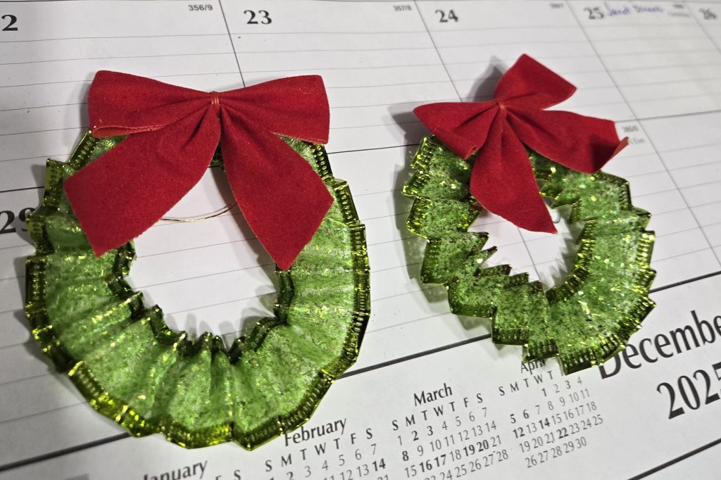 DAY 8 25 DAYS OF CHRISTMAS ORNAMENTS–GRINCH WREATH