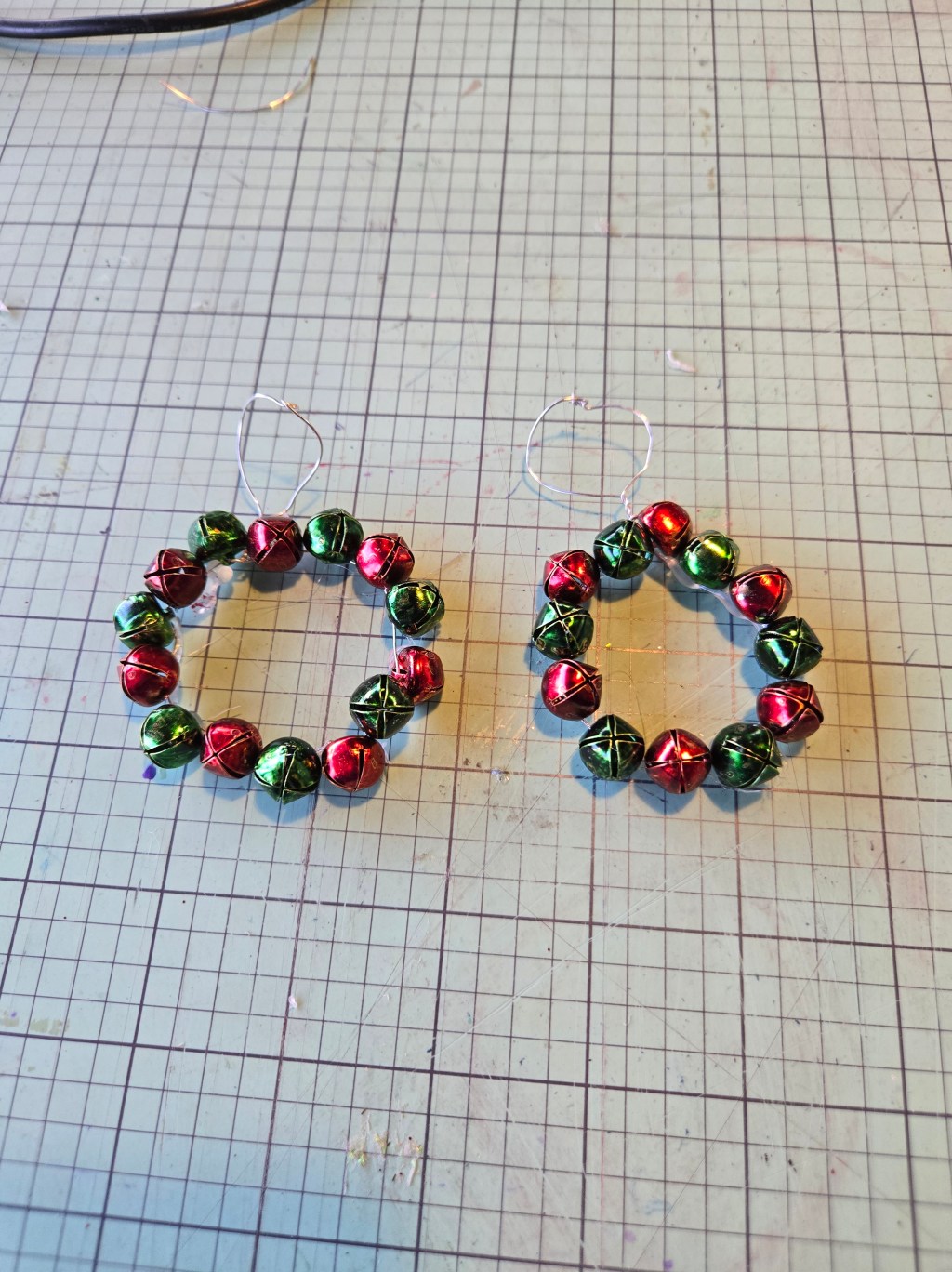 DAY 4 – 25 DAYS OF CHRISTMAS ORNAMENTS BELL WREATH